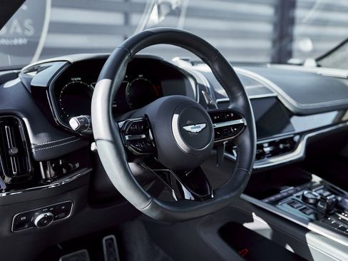 Used 2025 Aston Martin DBX 707 image 39