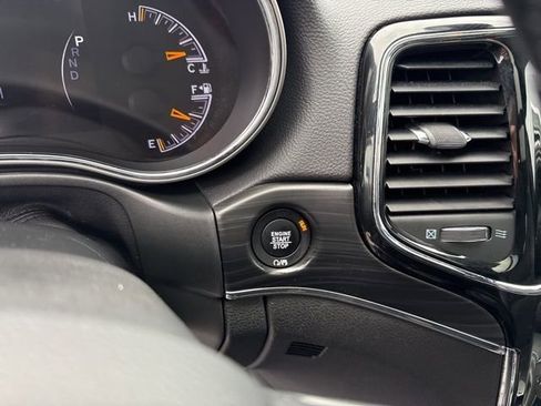 Used 2020 Jeep Grand Cherokee Limited w/ Luxury Group II image 26