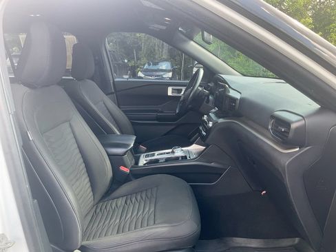 Certified 2020 Ford Explorer XLT RWD image 12