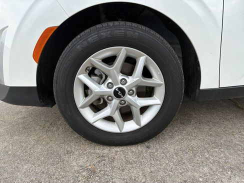 Used 2025 Kia Soul LX w/ LX Technology Package FWD image 23