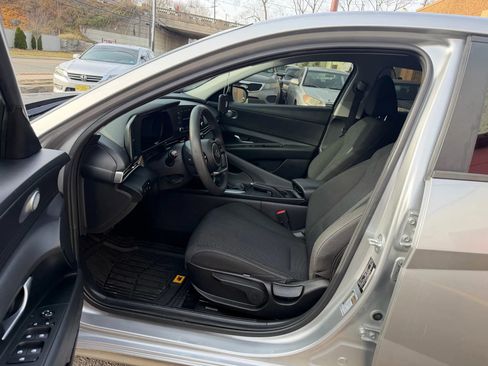 Used 2021 Hyundai Elantra SE image 24