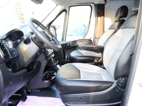 Used 2025 RAM ProMaster 2500 w/ Convenience Group image 12