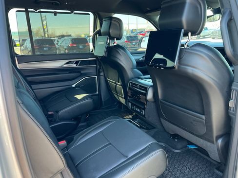 Used 2025 Jeep Wagoneer Series II w/ Convenience Group I AWD/4WD image 18