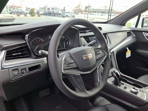 New 2026 Cadillac XT5 Luxury image 18