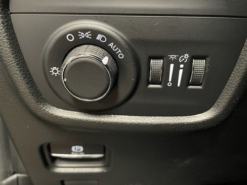 Used 2023 Jeep Grand Cherokee Altitude AWD/4WD image 16