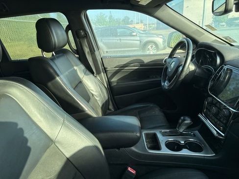 Used 2019 Jeep Grand Cherokee Altitude image 4