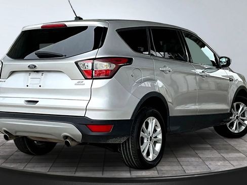 Used 2017 Ford Escape SE FWD image 6