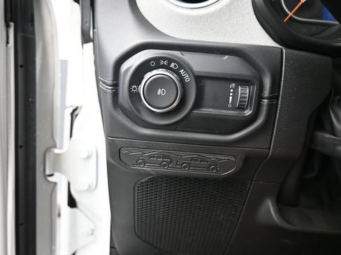 Used 2025 Jeep Wrangler Unlimited Sahara AWD/4WD image 24