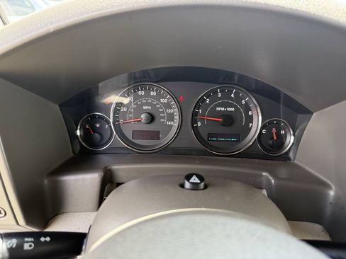 Used 2006 Jeep Commander Limited w/ Trailer Tow Group IV RWD image 15