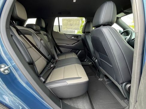 New 2026 Chevrolet Equinox LT w/ Convenience Package II FWD image 17