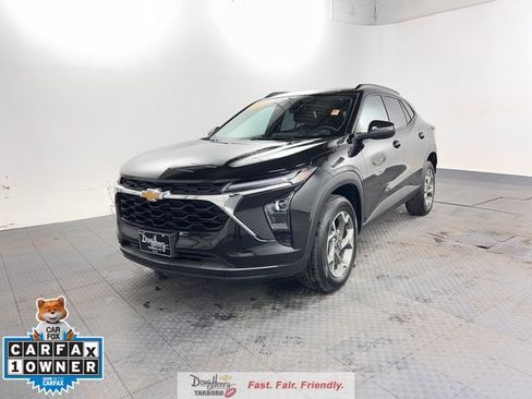 Used 2025 Chevrolet Trax LT image 1
