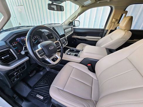 Used 2023 Ford Expedition Max XLT image 7