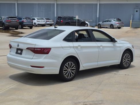 Used 2020 Volkswagen Jetta SE w/ SE Cold Weather Package FWD image 5