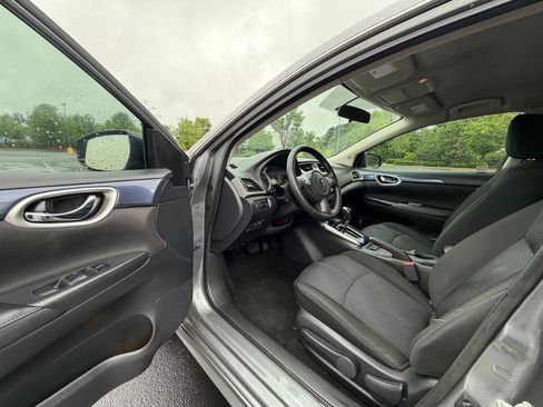 Used 2019 Nissan Sentra SR FWD image 14