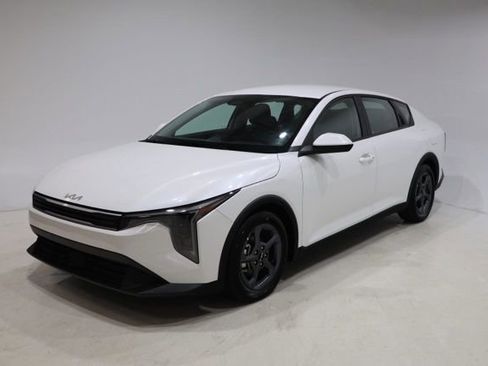 Used 2025 Kia K4 LXS image 38