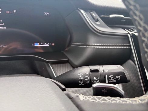 Used 2024 Hyundai Venue SE FWD image 41