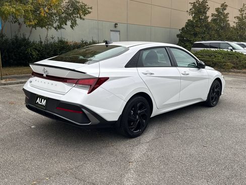Used 2026 Hyundai Elantra Sport FWD image 5
