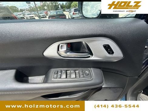 Used 2024 Chrysler Pacifica Touring-L w/ S Appearance Package FWD image 23