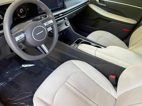 Used 2025 Hyundai Sonata SEL FWD image 9