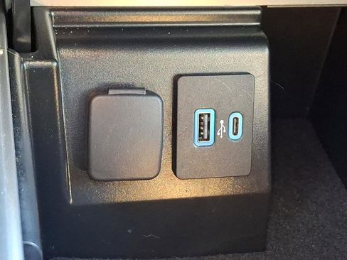 Used 2022 Ford Explorer XLT w/ Class IV Trailer Tow Package image 24