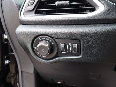 Used 2026 Chrysler Pacifica Select AWD/4WD image 17