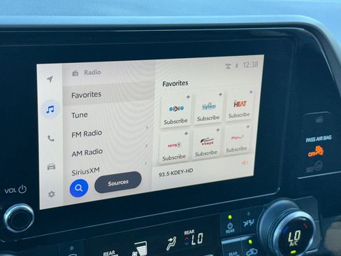 Used 2023 Toyota Highlander LE image 19