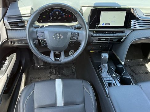 Used 2025 Toyota Camry SE FWD image 10