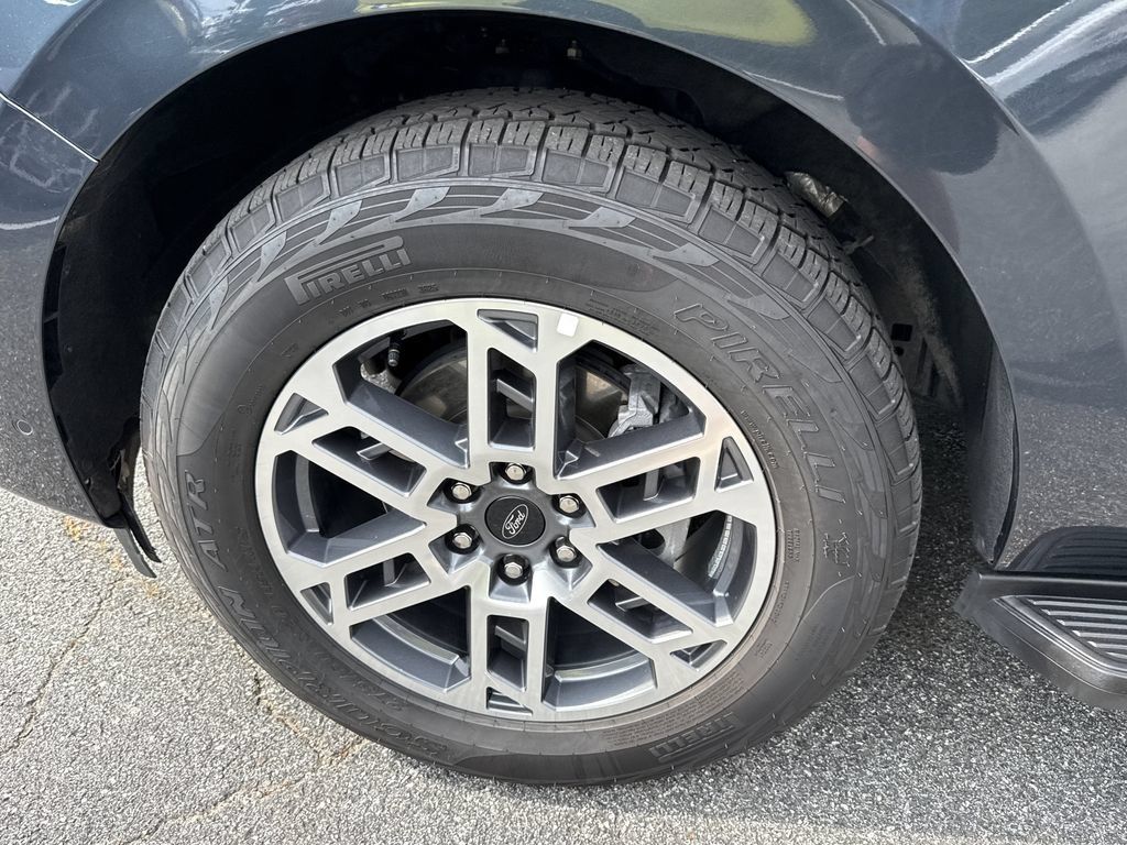 Used 2025 Ford Expedition Active AWD/4WD image 11