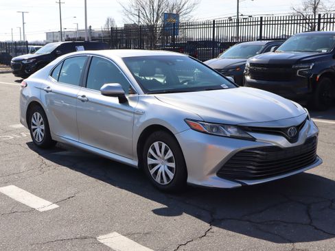 Used 2018 Toyota Camry LE image 13
