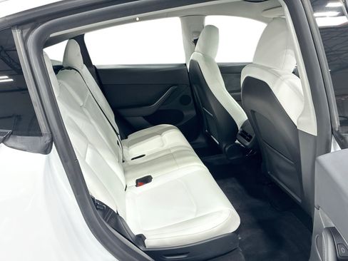 Certified 2023 Tesla Model Y Long Range AWD/4WD image 11