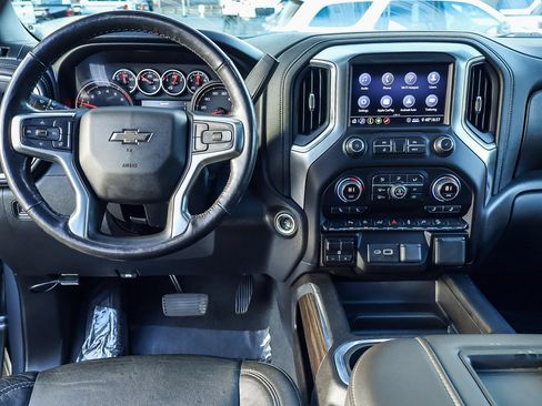 Used 2020 Chevrolet Silverado 1500 LT Trail Boss image 3