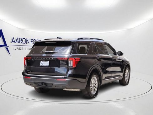 Used 2025 Ford Explorer Active RWD image 4