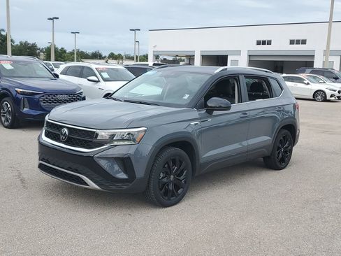 Certified 2024 Volkswagen Taos SE w/ Panoramic Sunroof Package FWD image 9