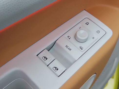 New 2025 Volkswagen ID. Buzz Pro S Plus image 17