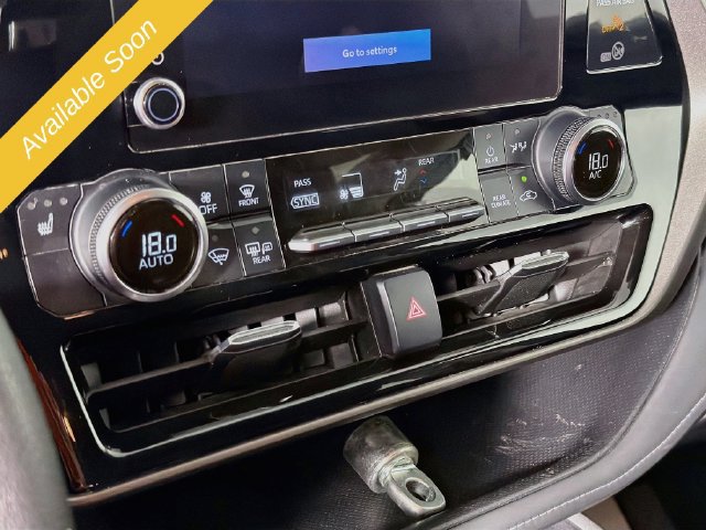 Used 2023 Toyota Highlander LE AWD/4WD image 15