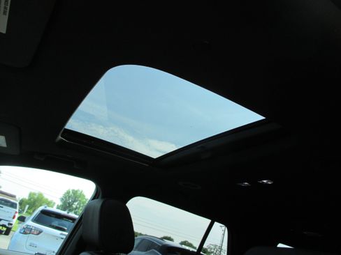 Used 2023 Chevrolet Traverse RS w/ LPO, Floor Liner Package AWD/4WD image 18