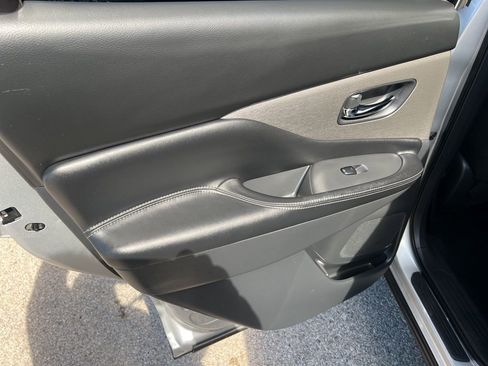 Used 2019 Nissan Murano S image 10