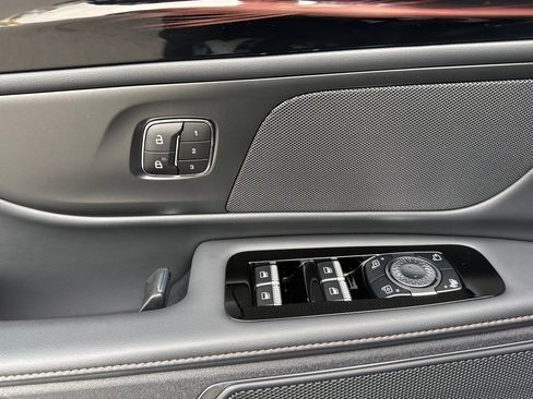 Used 2025 Lincoln Nautilus Premier w/ Jet Appearance Package image 11