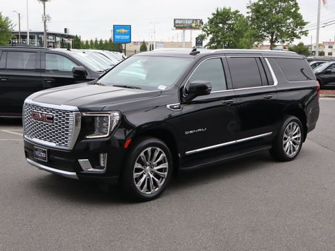 Used 2022 GMC Yukon XL Denali AWD/4WD image 5