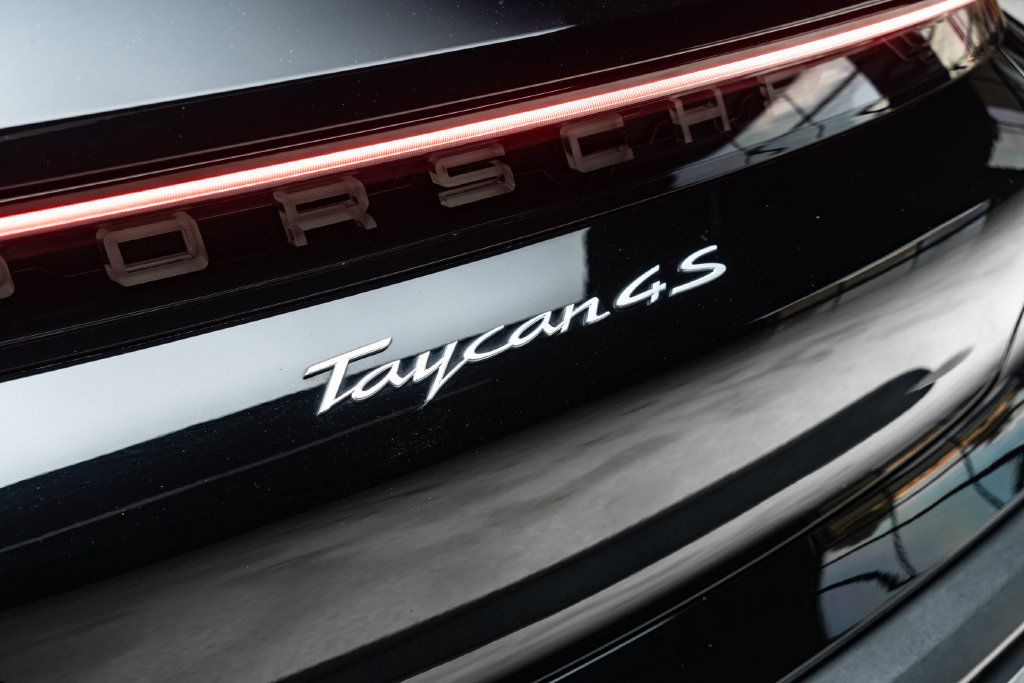 Used 2024 Porsche Taycan 4S w/ Premium Package AWD/4WD image 15