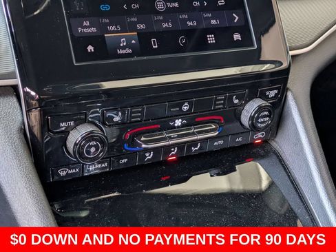 Used 2025 Jeep Grand Cherokee Altitude AWD/4WD image 17
