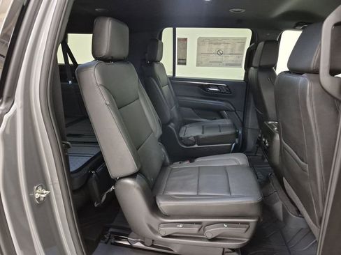 New 2026 Chevrolet Suburban LT image 28