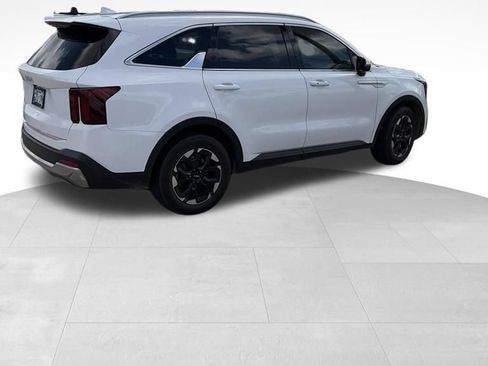 Used 2024 Kia Sorento S w/ Panoramic Sunroof Package FWD image 2
