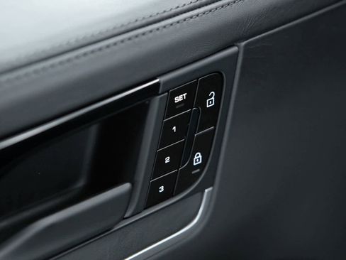 Certified 2025 Porsche Cayenne Turbo image 19