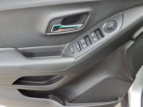 Used 2016 Chevrolet Trax LS AWD/4WD image 19