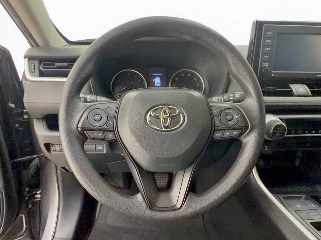 Used 2021 Toyota RAV4 XLE w/ Convenience Package FWD image 10
