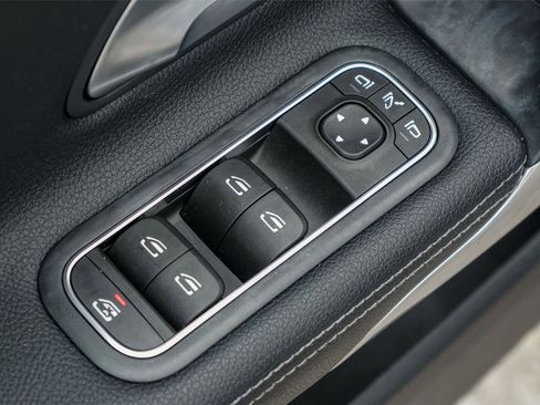 Used 2021 Mercedes-Benz CLA 250 4MATIC image 19