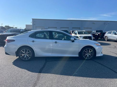 Used 2024 Toyota Camry XLE AWD/4WD image 6