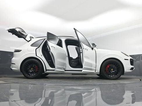 Used 2021 Porsche Cayenne GTS image 7