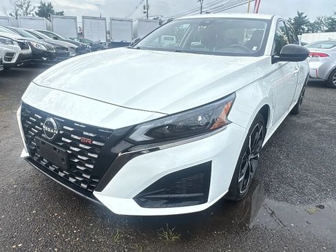 Used 2023 Nissan Altima 2.5 SR FWD image 1